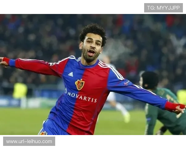 多夫比克禁区内巧妙转身破门，展现射手本能